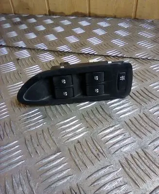 Renault Laguna II Electric window control switch 8200018989