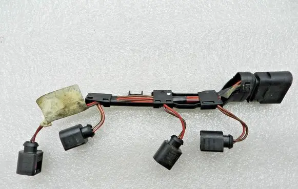 Volkswagen Golf V Fuel injector wires 06F971824D