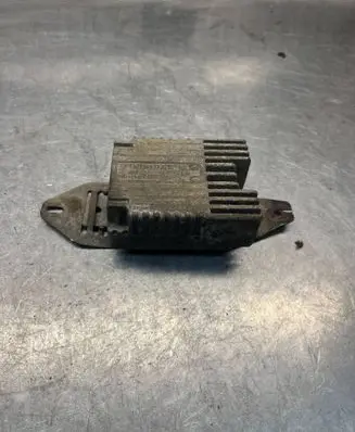 Mercedes-Benz E W210 Fan control module A0275457732