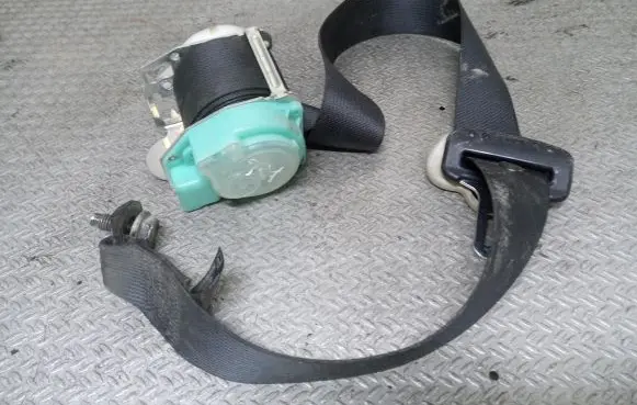 Nissan Note (E11) Rear seatbelt 306087799JN7AB