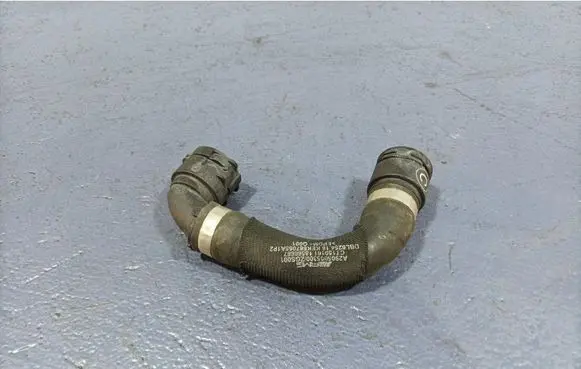 Mercedes-Benz AMG GT R190 C190 Engine coolant pipe/hose A2905005300