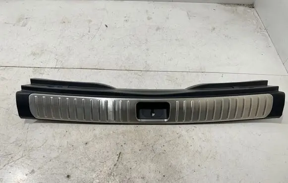 Trunk/boot sill cover protection