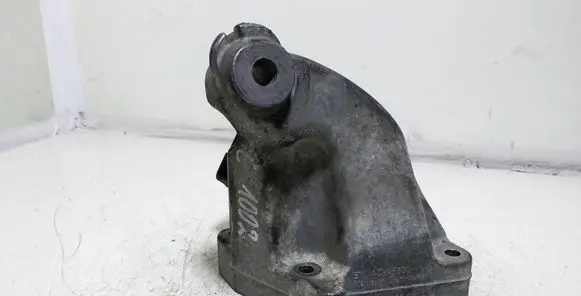 Mercedes-Benz C W203 Engine mounting bracket A6422230104