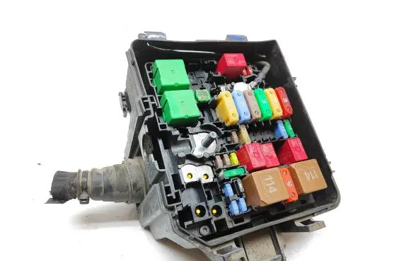 Peugeot 208 Fuse module 4538167 96276 04123L3