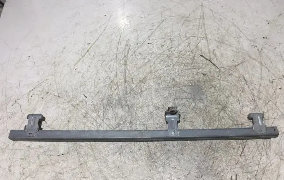 Renault Master III Door glass rail 8200683409