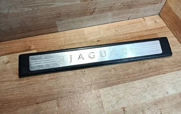 Jaguar XF X250 Front sill trim cover 8X2313201AF