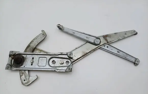 Opel Astra F Front door manual window regulator 90360535