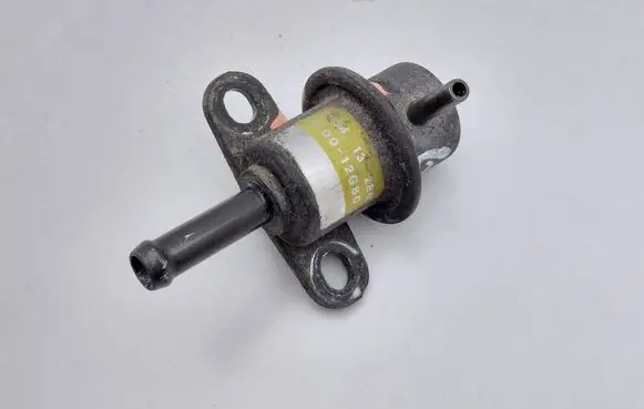 Mazda 626 Fuel pressure regulator FP3413280 110012G80