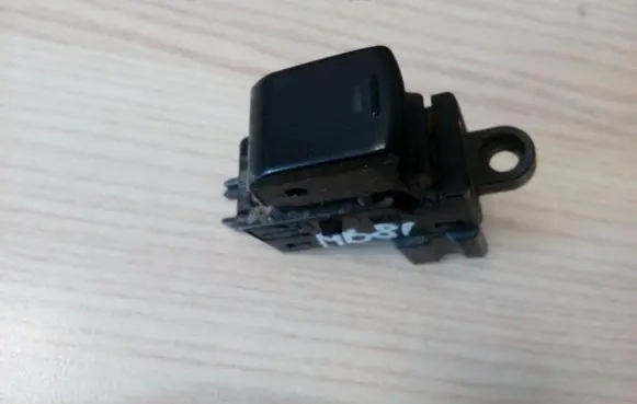 Nissan Navara D40 Electric window control switch 2541EA00A MB81