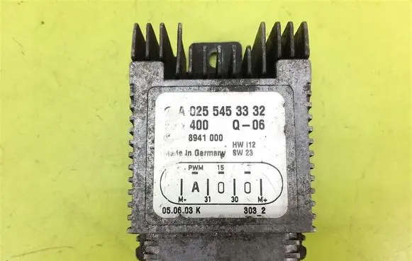 Mercedes-Benz Vaneo W414 Coolant fan relay A0255453332