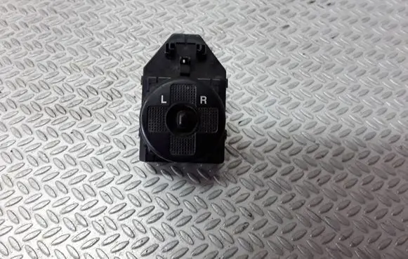 Hyundai Tucson LM Wing mirror switch