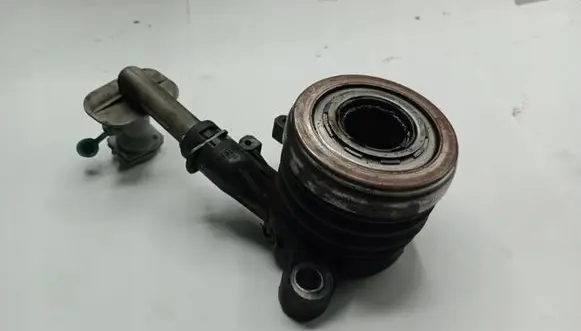 Renault Clio IV Clutch slave cylinder 