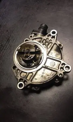 BMW 1 E81 E87 Vacuum pump 7547024