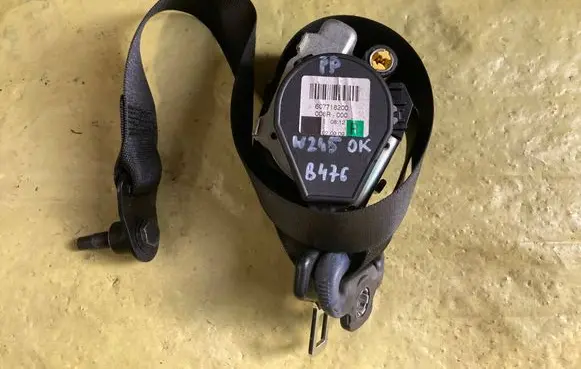 Mercedes-Benz B W245 Front seatbelt 607718200 006R000 A1698608485