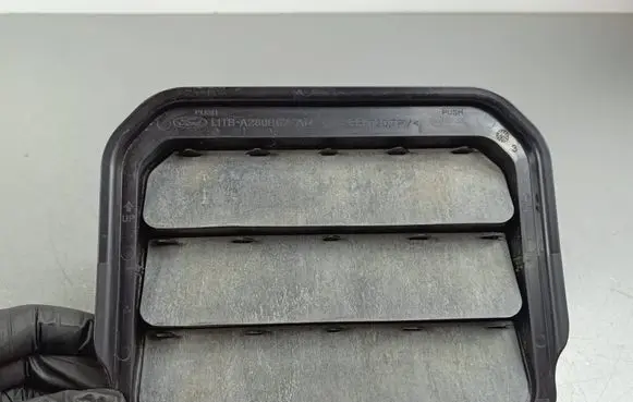 Quarter panel pressure vent