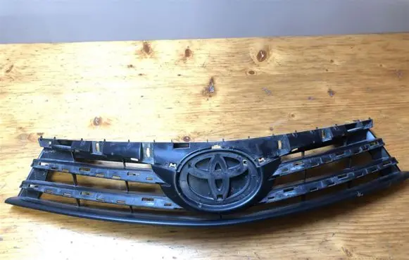 Front bumper upper radiator grill