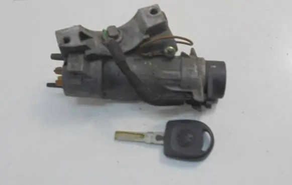 Volkswagen Golf IV Ignition lock 4B0905851C
