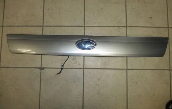 Subaru Forester SG Rear light center trim bar blend 