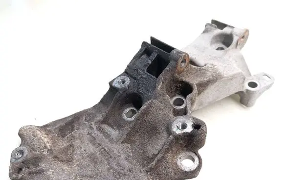 Renault Megane III Generator/alternator bracket 8200669495