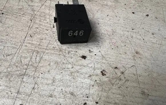 Audi A3 S3 8V Other relay 4H0951253C