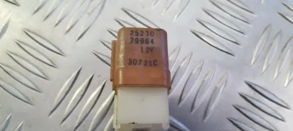 Nissan Primera Other relay 2523079964