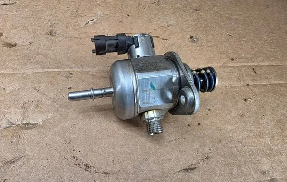 Maserati Grecale Fuel injection high pressure pump 0261520529