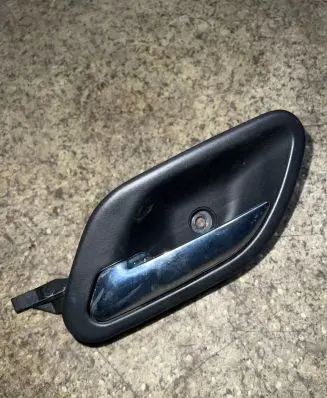 BMW 5 E39 Front door interior handle 8226049