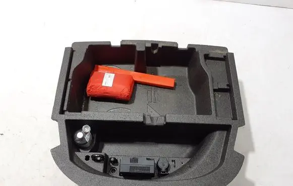 Skoda Octavia Mk4 Tool set 5E3863957
