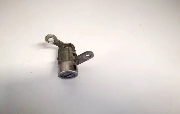 Chevrolet Kalos Front door lock (next to the handle) 