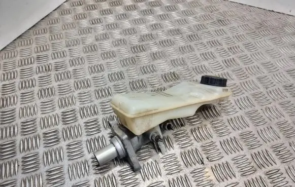 Master brake cylinder