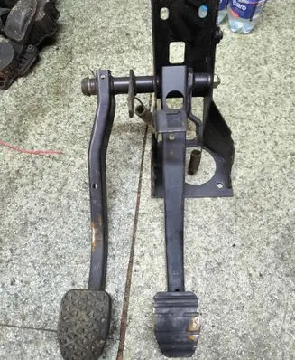 BMW 3 E36 Brake pedal 