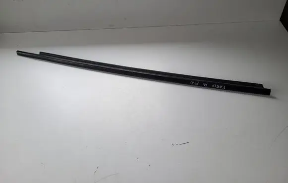 Toyota Yaris Front door trim (molding)