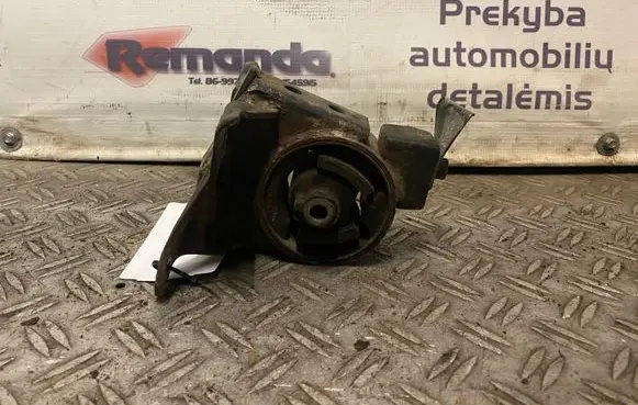 Nissan X-Trail T30 Engine mount bracket