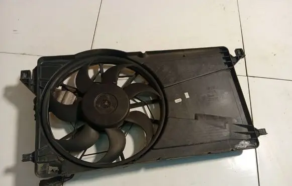 Volvo V50 Radiator cooling fan shroud 0130303930
