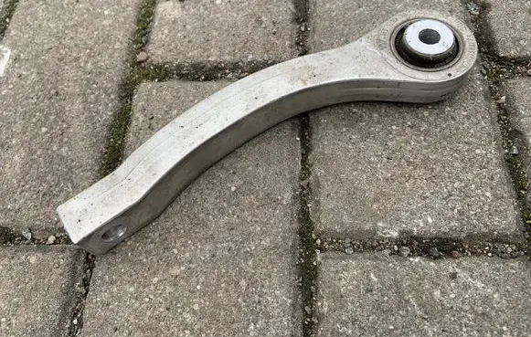 Audi Q7 4M Sway bar bush bracket, rear 4M0505465D