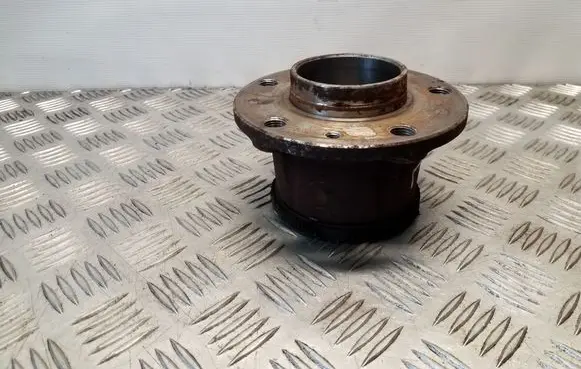 Rear wheel hub