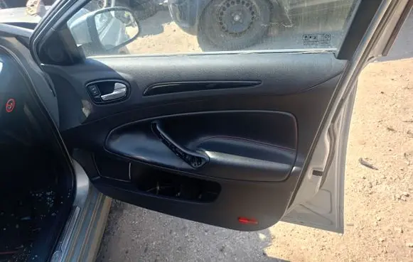 Ford Mondeo MK IV Front door card panel trim