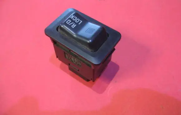 Mitsubishi L200 Other switches/knobs/shifts 8Z170