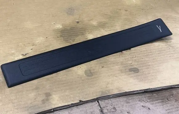 Mercedes-Benz GL X164 Rear sill trim cover A1646801635 1646801635