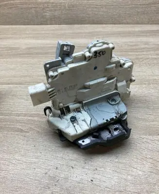 Audi A6 S6 C6 4F Rear door lock 4F0839015