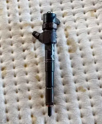 Opel Insignia A Fuel injector 0445110299