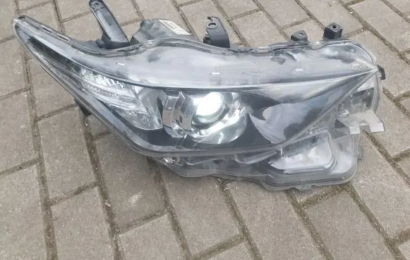 Toyota Auris E180 Headlight/headlamp 8111002K30