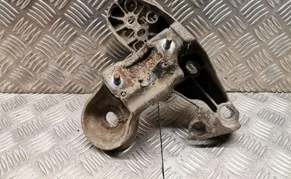 Volkswagen PASSAT B5 Engine mounting bracket 4b0199351a