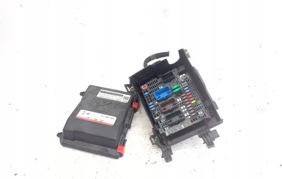 Peugeot 308 Fuse module 9810295780