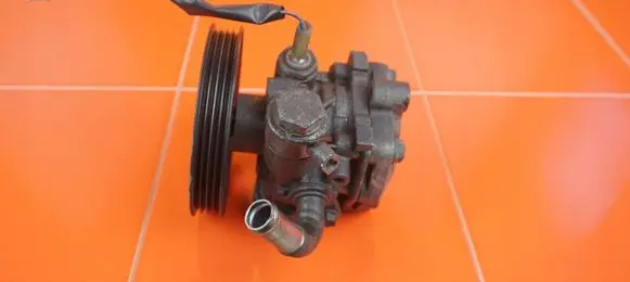 Suzuki Grand Vitara II Power steering pump 20MB9