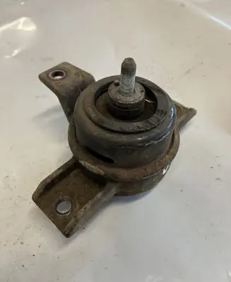 Hyundai Santa Fe Engine mount bracket