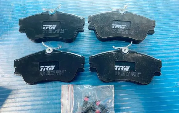 Volkswagen Transporter - Caravelle T4 Brake pads (front) GDB1092 90R01024 986461753