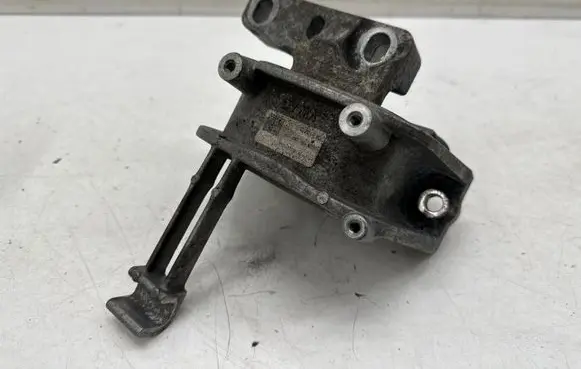 Skoda Superb B8 (3V) Engine mount bracket 5Q0199262DE