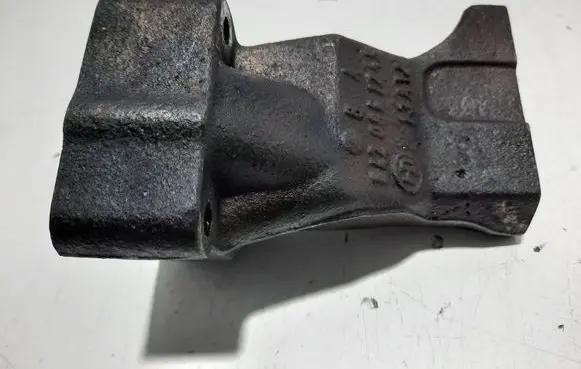 Mercedes-Benz C AMG W204 Engine mounting bracket 6420961745