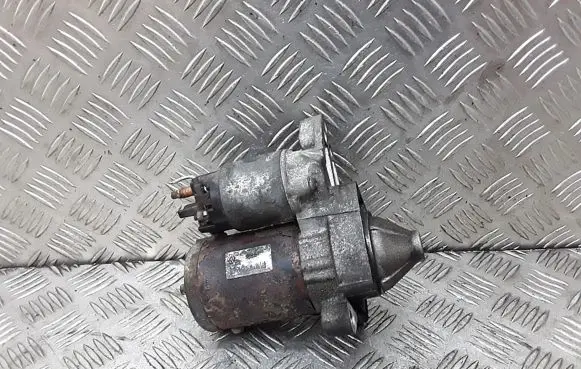 Renault Sandero II Starter motor 233000779R
